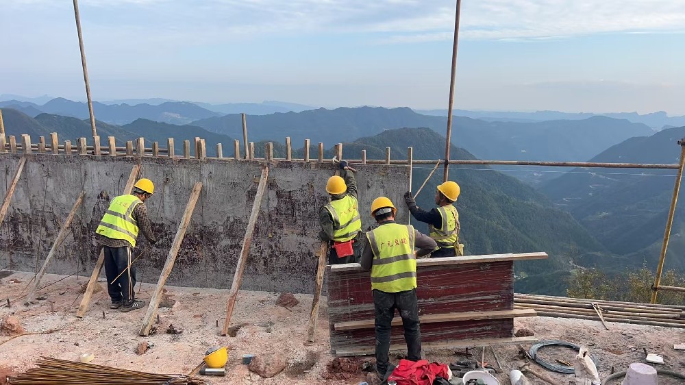 筑路修橋后，群山闊然時 ——劍閣縣下寺至利州區(qū)月壩公路項目（三個石至硝洞埡段）高質(zhì)量建設側(cè)記