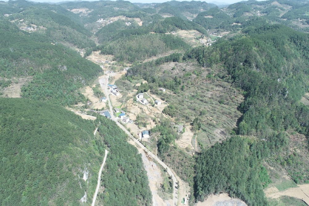 路愈寬，景愈明，可待漫慢行——朝天區(qū)曾家鎮(zhèn)（曾家場(chǎng)鎮(zhèn)至榮樂(lè)養(yǎng)生谷）段道路改建工程建設(shè)側(cè)記